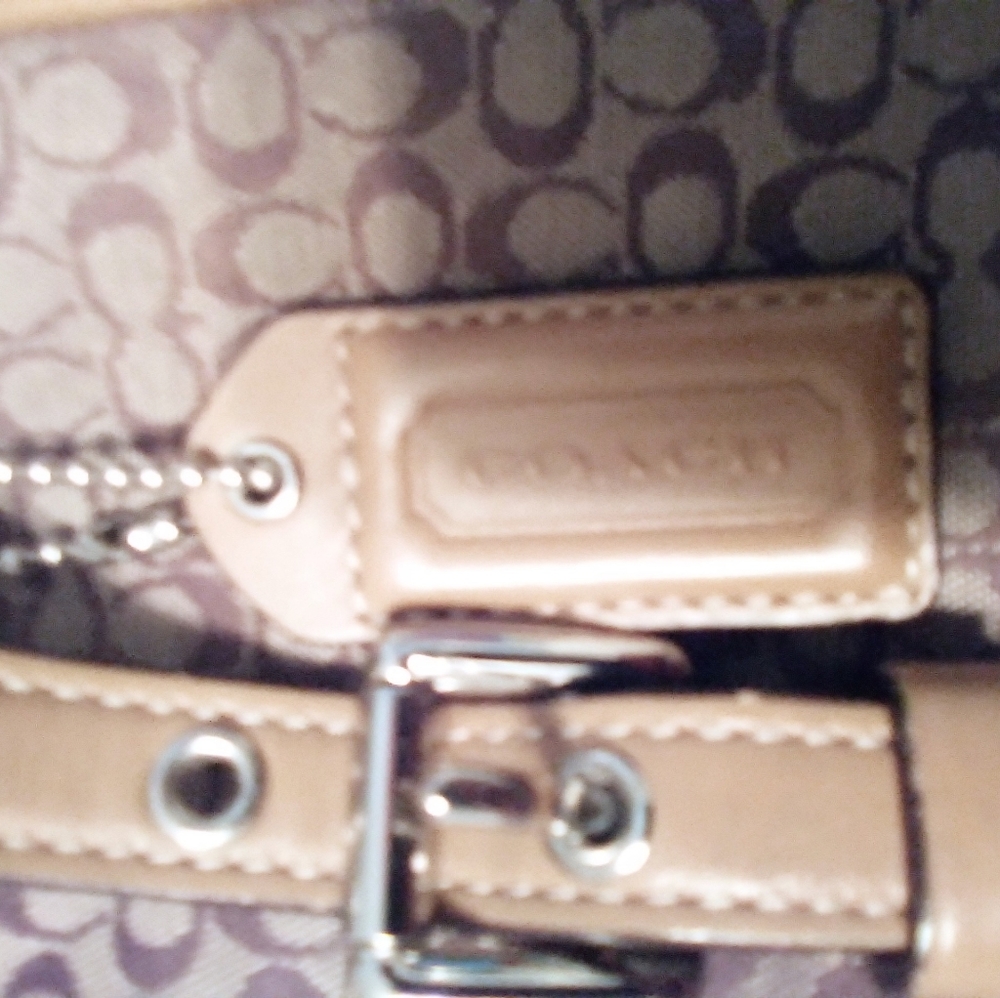 Authentic Coach Handbag! - Picture 2 of 7